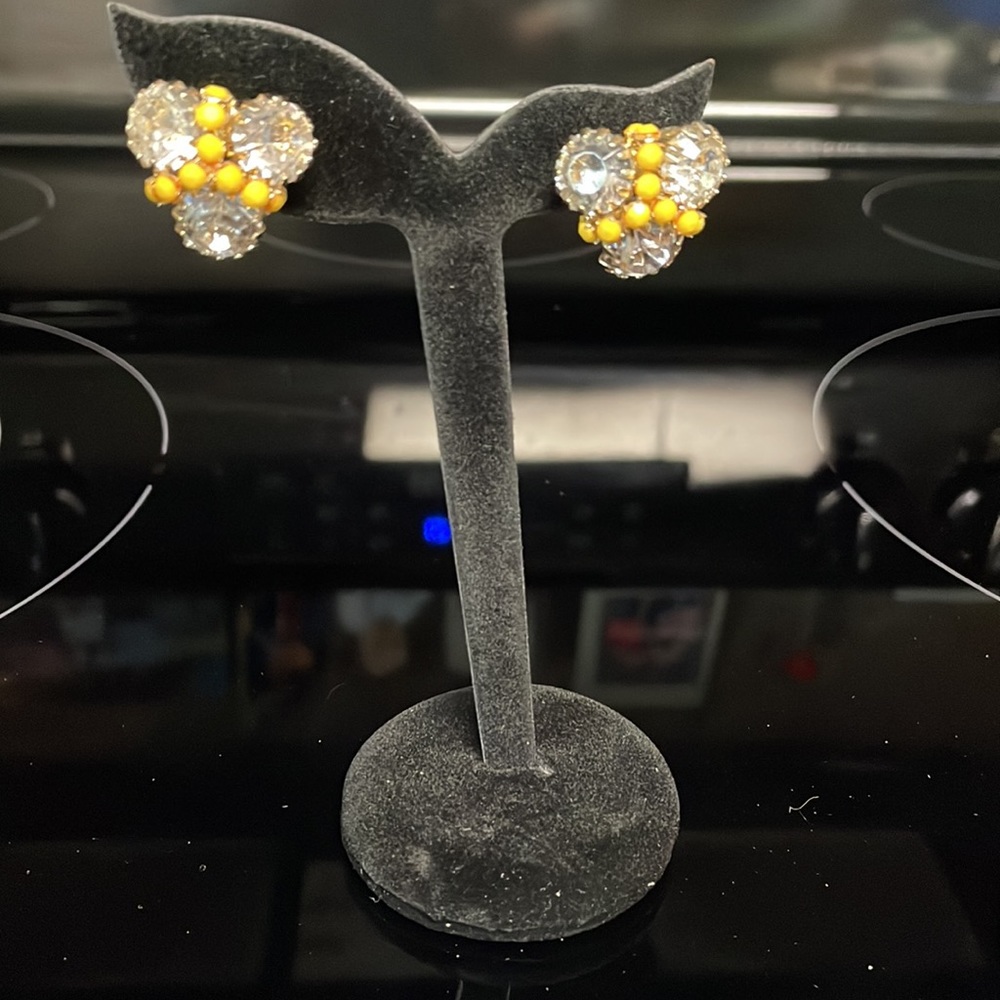 Lily Rain rhinestone / yellow cluster post earrings